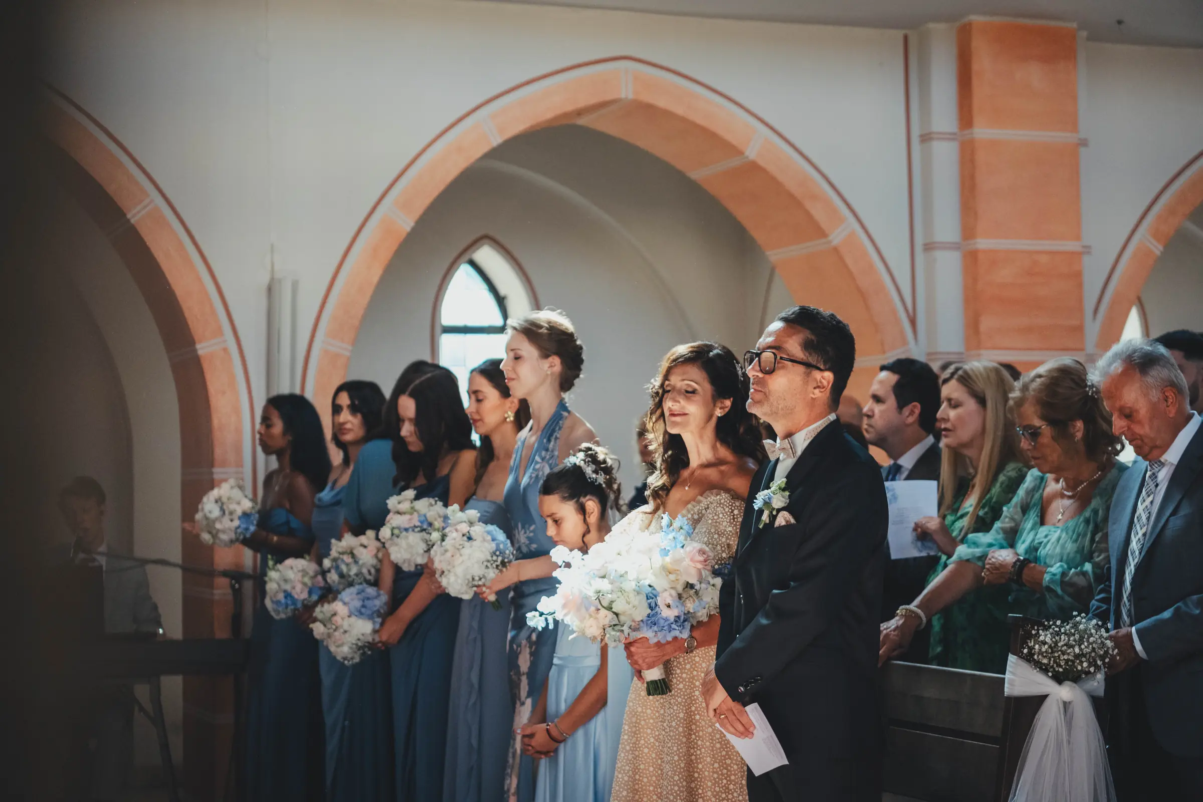 Vicky & David — Einzug in die Kirche